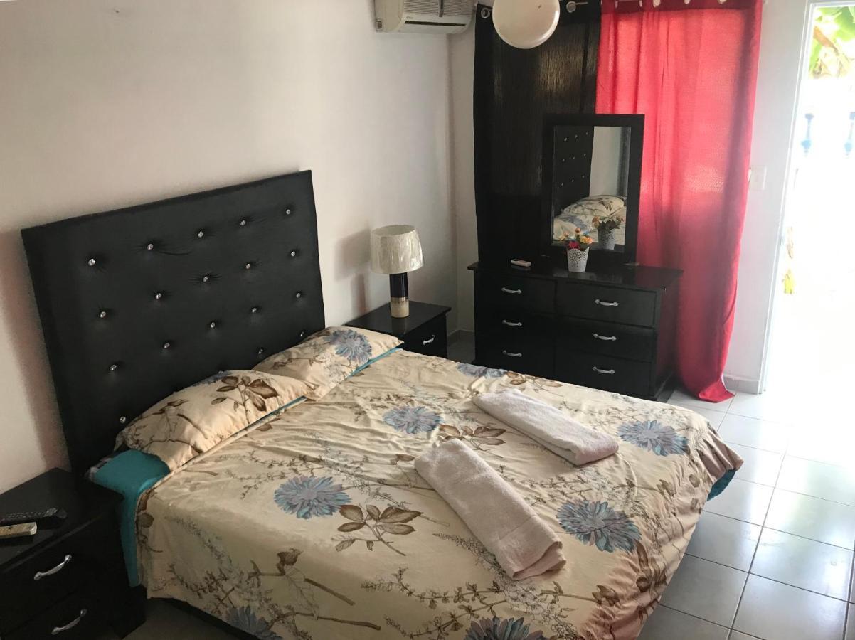 בוקה צ'יקה Hotel Restaurante Thomas מראה חיצוני תמונה