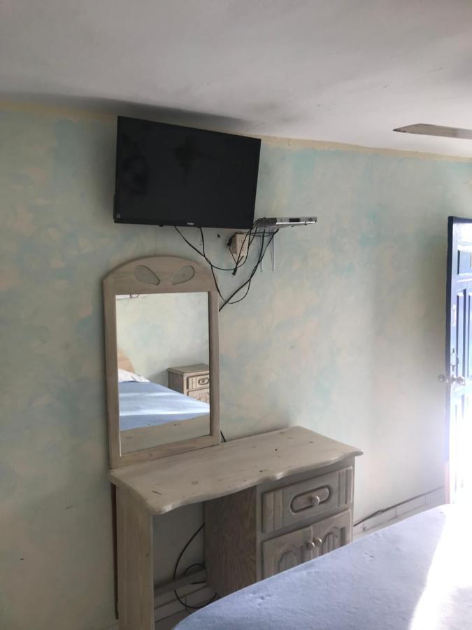 בוקה צ'יקה Hotel Restaurante Thomas מראה חיצוני תמונה